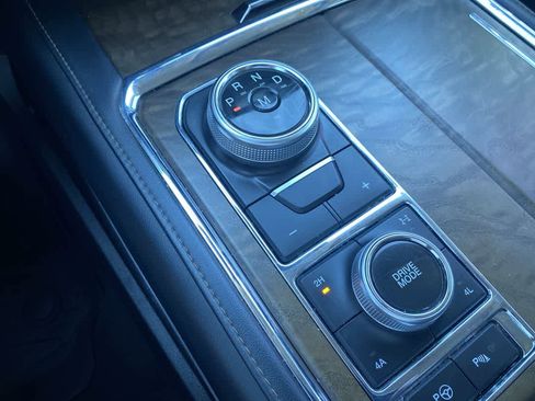 Used 2019 Ford Expedition Platinum image 19