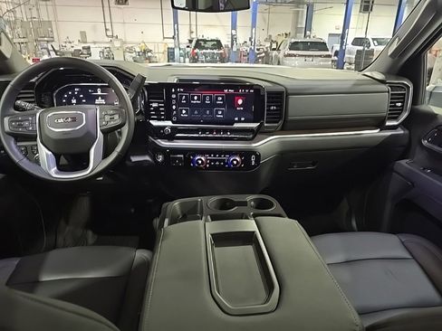 Used 2025 GMC Sierra 2500 SLT AWD/4WD image 16