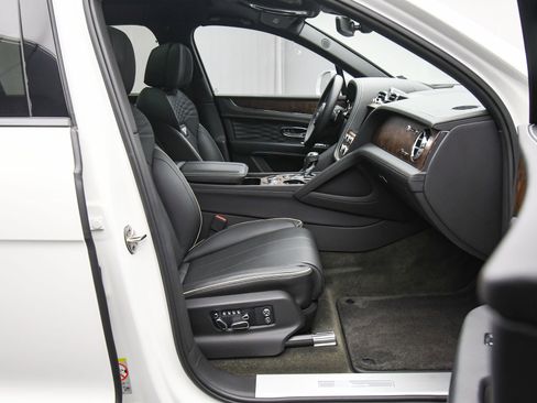 Certified 2023 Bentley Bentayga Extended Wheelbase image 49