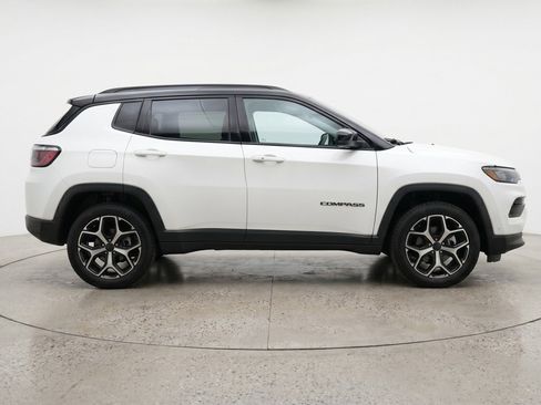 Used 2025 Jeep Compass Limited AWD/4WD image 9