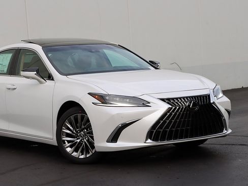 New 2025 Lexus ES 350 Ultra Luxury image 2