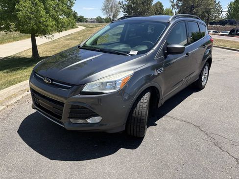 Used 2015 Ford Escape SE w/ Equipment Group 201A AWD/4WD image 2