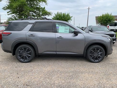 New 2026 Nissan Pathfinder SL FWD image 2