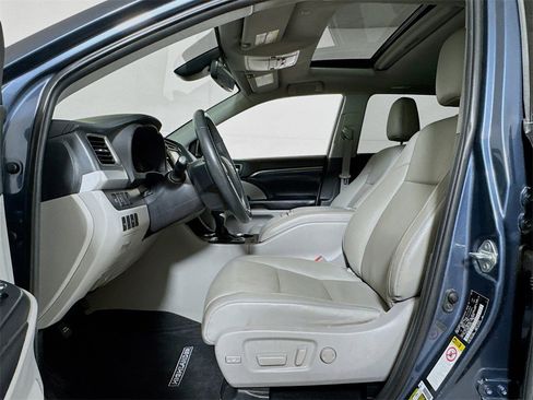 Used 2019 Toyota Highlander Limited image 20