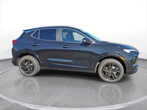 Used 2024 Buick Encore GX Sport Touring image 9