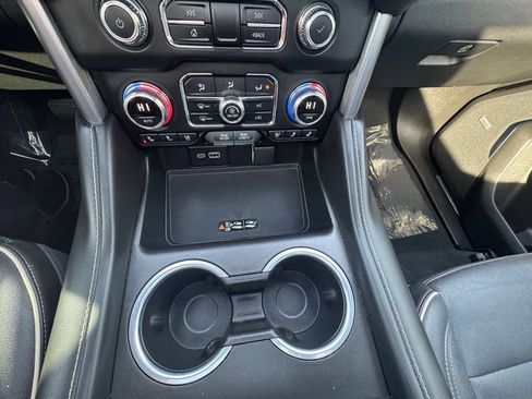 Used 2023 GMC Yukon SLT w/ SLT Luxury Package image 27