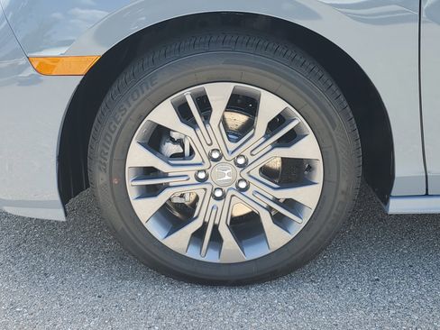 New 2026 Honda Odyssey Touring image 9