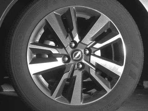 Used 2025 Nissan Versa SV image 12