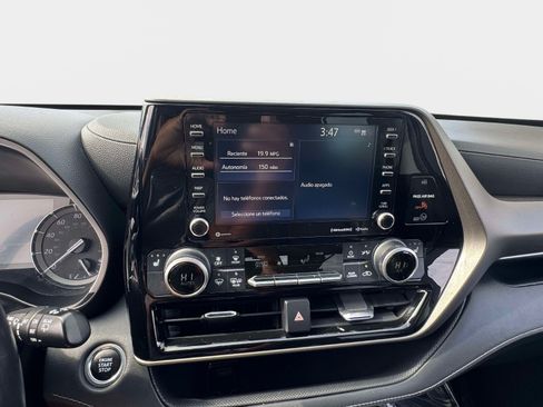 Certified 2020 Toyota Highlander XLE AWD/4WD image 29