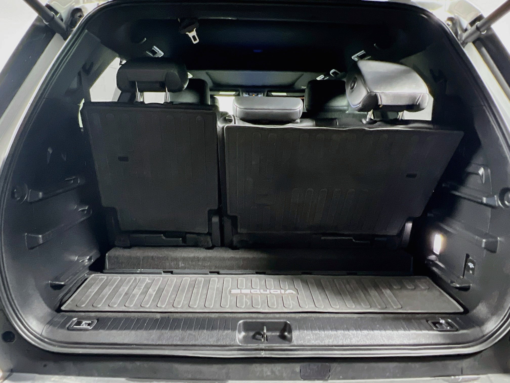 Used 2024 Toyota Sequoia Platinum AWD/4WD image 33