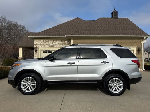 Used 2014 Ford Explorer XLT w/ Equipment Group 202A image 2