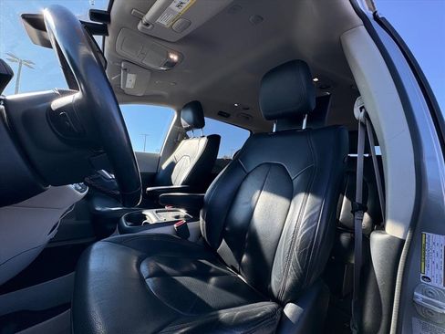 Used 2018 Chrysler Pacifica Touring-L Plus w/ Advanced Safetytec Group image 16