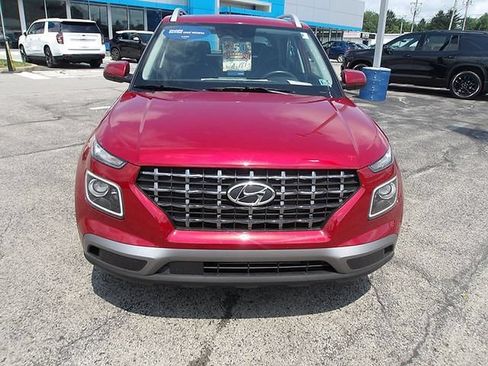 Certified 2025 Hyundai Venue Limited FWD image 2