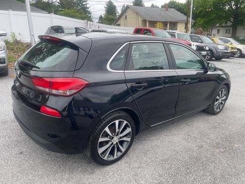 Used 2018 Hyundai Elantra GT FWD image 6