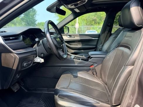 Used 2022 Jeep Grand Cherokee Overland AWD/4WD image 7