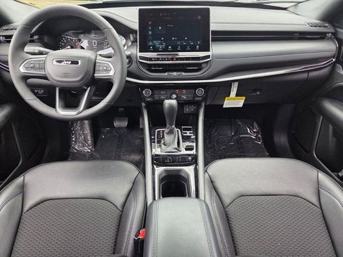 Used 2026 Jeep Compass Latitude AWD/4WD image 12