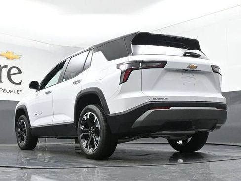 New 2026 Chevrolet Equinox LT w/ Convenience Package II FWD image 5