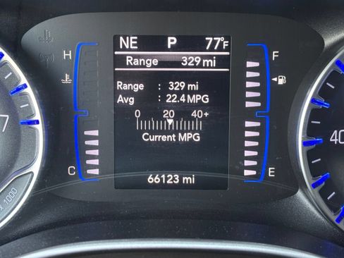 Used 2022 Chrysler Voyager LX FWD image 9