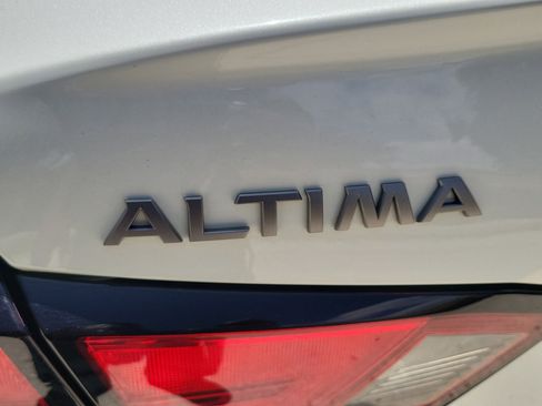 Used 2024 Nissan Altima 2.5 SV AWD/4WD image 9