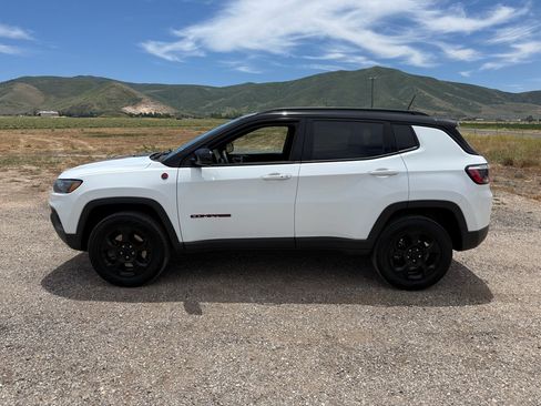 Used 2023 Jeep Compass Trailhawk AWD/4WD image 4