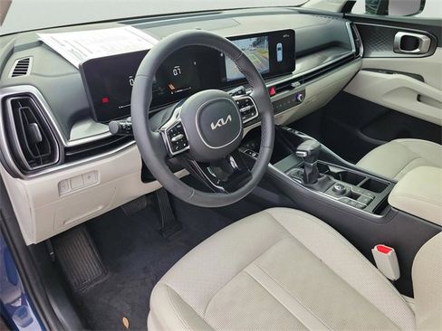 Used 2025 Kia Sorento S image 15