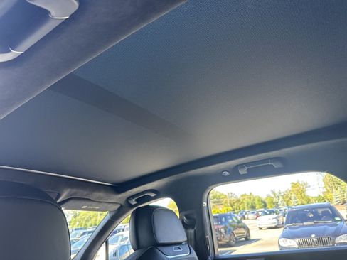 Used 2022 Bentley Bentayga image 16