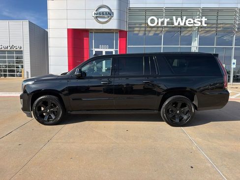 Used 2019 Cadillac Escalade ESV Platinum w/ Escalade Sport Edition AWD/4WD image 2