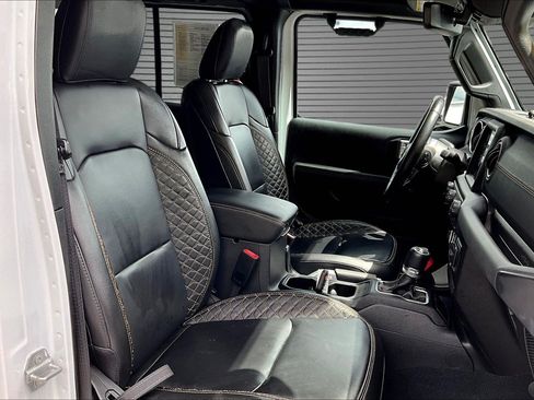 Used 2022 Jeep Wrangler Unlimited Sahara AWD/4WD image 21