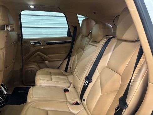 Used 2017 Porsche Cayenne Platinum Edition image 26