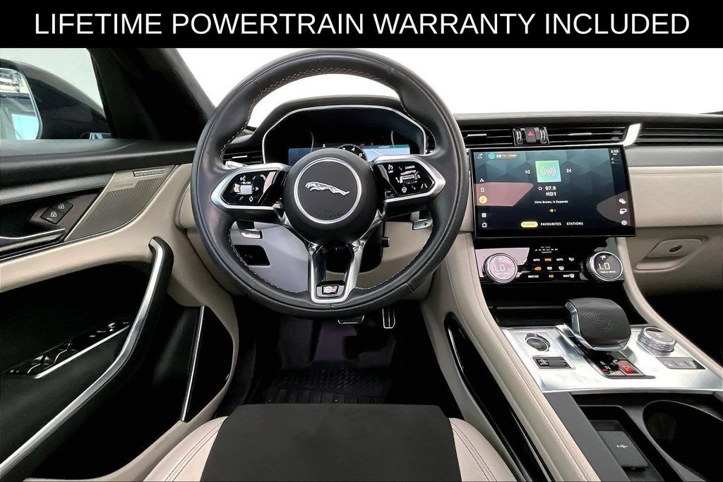 Used 2022 Jaguar F-PACE SVR AWD/4WD image 6