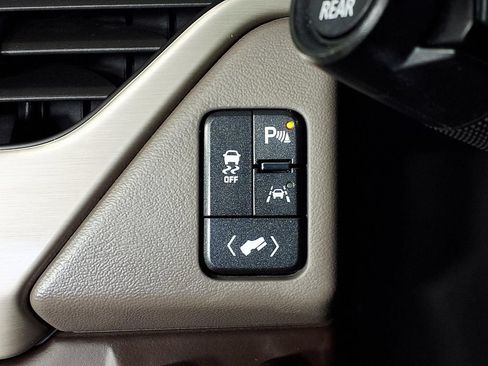Used 2018 GMC Yukon Denali RWD image 19
