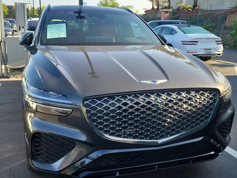 Used 2023 Genesis GV70 2.5T w/ Sport Prestige Package AWD/4WD image 2