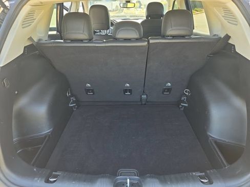 Used 2018 Jeep Compass Latitude FWD image 13
