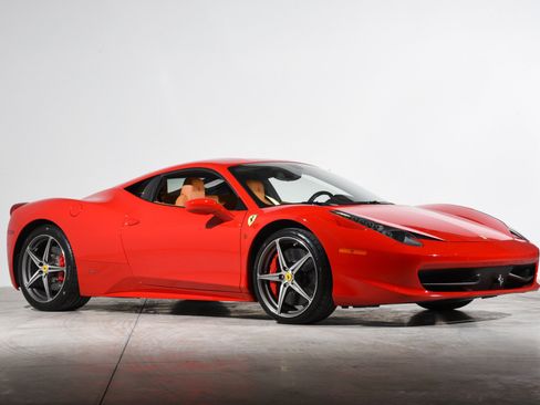 Used 2015 Ferrari 458 Italia Coupe RWD image 2