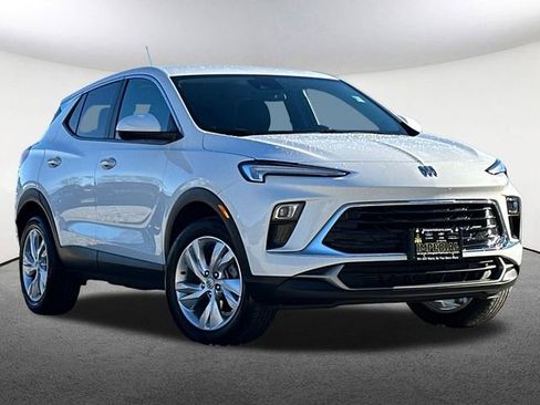 Used 2024 Buick Encore GX Preferred image 2