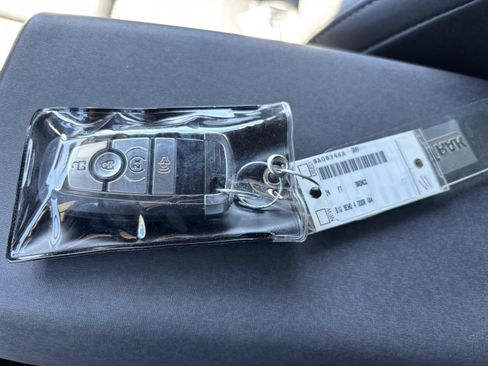 Used 2024 Ford Bronco Big Bend image 38