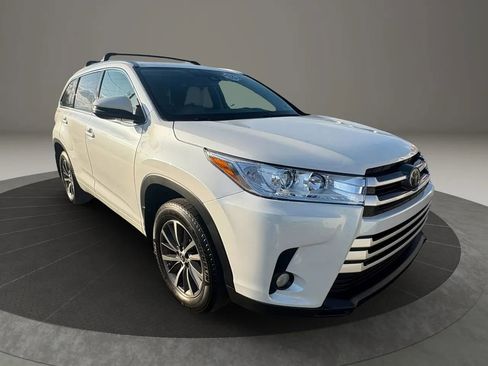 Used 2018 Toyota Highlander XLE image 4