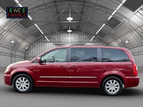 Used 2013 Chrysler Town & Country Touring w/ Trailer Tow Group image 28