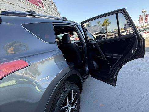 Used 2018 Toyota RAV4 SE w/ All Weather Liner Package FWD image 66