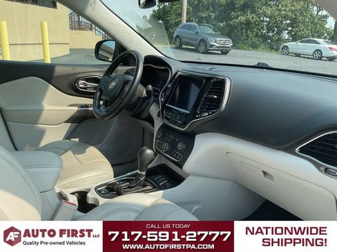 Used 2019 Jeep Cherokee Limited w/ Technology Group FWD image 19