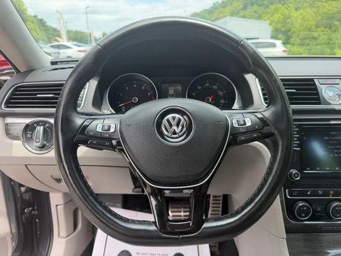 Used 2016 Volkswagen Passat 3.6 SEL Premium FWD image 28