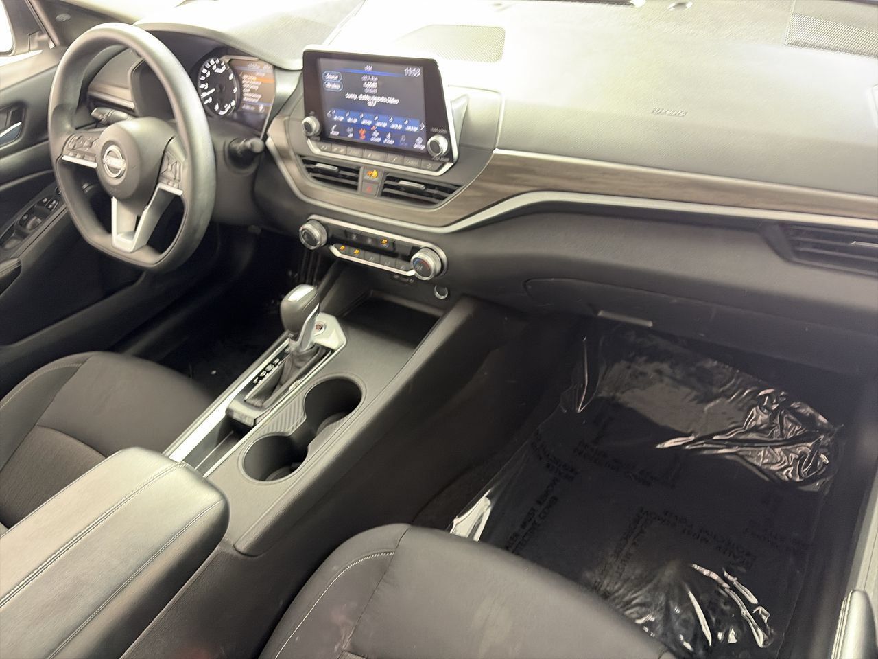 Used 2025 Nissan Altima 2.5 SV FWD image 25