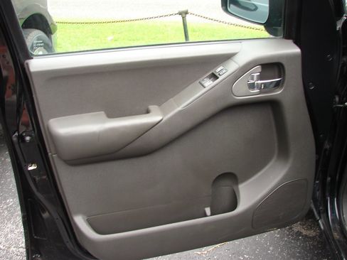 Used 2007 Nissan Frontier SE image 5