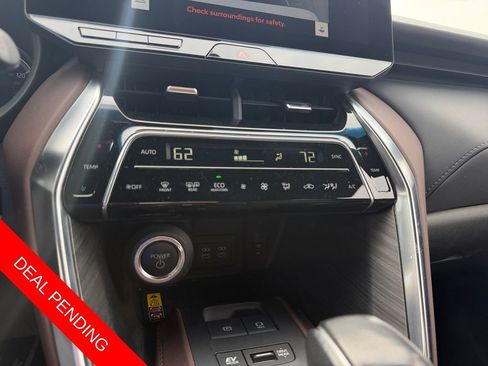 Used 2023 Toyota Venza XLE image 19