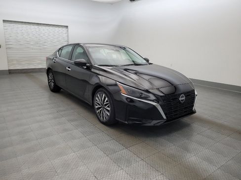 Used 2023 Nissan Altima 2.5 SV FWD image 13