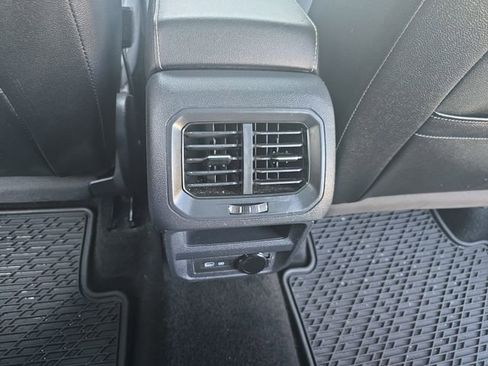 Used 2023 Volkswagen Tiguan SE w/ Panoramic Sunroof Package FWD image 17