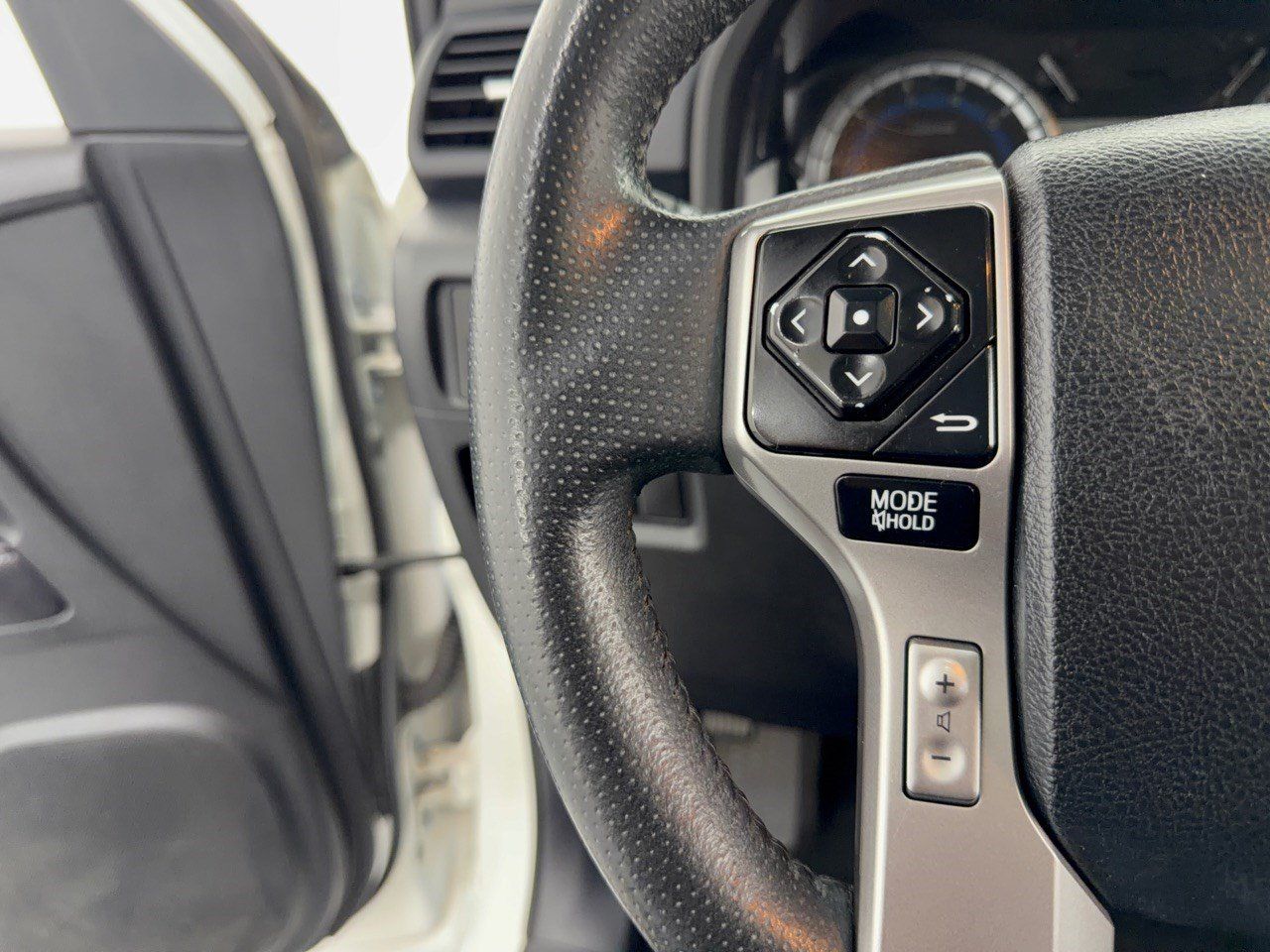 Used 2018 Toyota 4Runner Limited AWD/4WD image 18