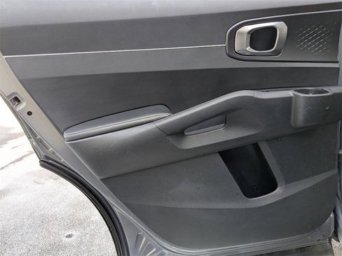 Used 2024 Kia Sorento S image 28