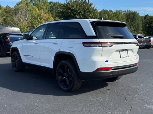 Used 2025 Jeep Grand Cherokee Altitude image 6