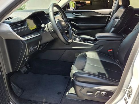Used 2022 Jeep Grand Cherokee L Limited image 17